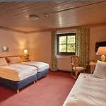 Sauerlacher Post Hotel 3*