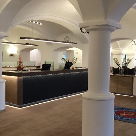 Отель Sauerlacher Post Зауэрлах